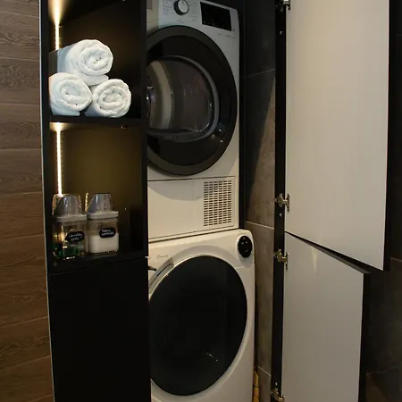 Urban Nest Apartment *